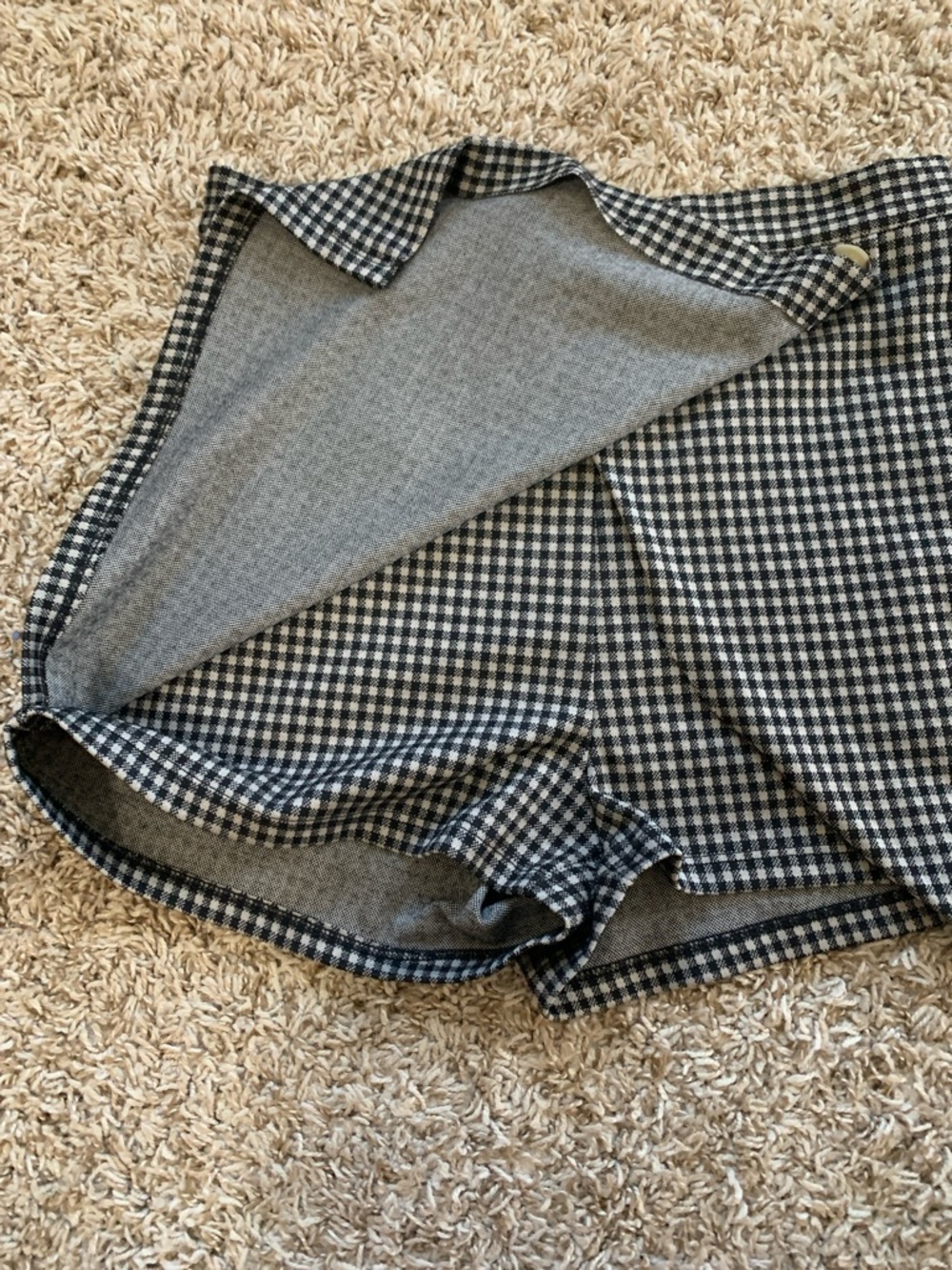 Women’s Originality Checkered Button Black & Tan Wrap-Front Mini Skort Large - Picture 5 of 6